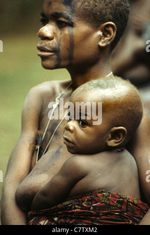 Africa, Zaire. Pygmy woman with baby Stock Photo