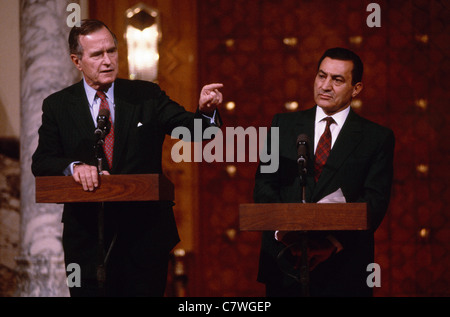 US President George Bush pays a state visit to Egypt for talks with Egyptian President Hosni Mubarak Stock Photo