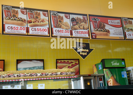 Managua Nicaragua,Central America,Avenida Simon Bolivar,On the Run Convenience Store,sandwich shop,subs,hot dogs,fried chicken,fast food,franchise,cou Stock Photo