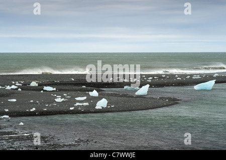 Icebergs from the Vatnajokull glacier on the beach at the outlet of Jokullsarlon lake in southeast Iceland. Stock Photo