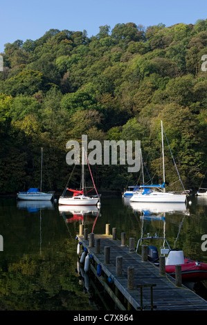 Yachts moored near a jetty on Lake Windermere in the Lake District, Cumbria, England Stock Photo