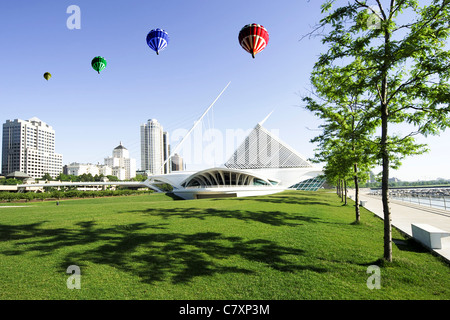 Hot Air Balloons above the Art Museum in the William O'Donnell Park Milwaukee Wisconsin WI Stock Photo