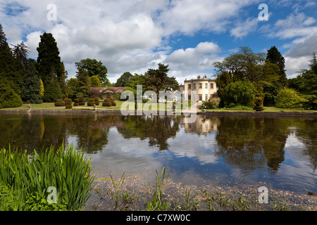 The lake and hall at Thorp Perrow Arboretum, near Bedale, North Yorkshire Stock Photo