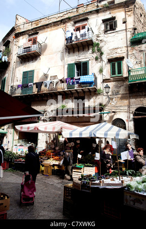 Traditional shops and stalls at Capo, old market in Palermo, Sicily, Sicilia, Italy Stock Photo