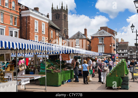 Street market in Castle Square in the centre of the old town, Ludlow, Shropshire, England, UK Stock Photo