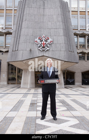 The BBC's John Simpson receives the Freedom of the City of London for services to broadcasting Stock Photo