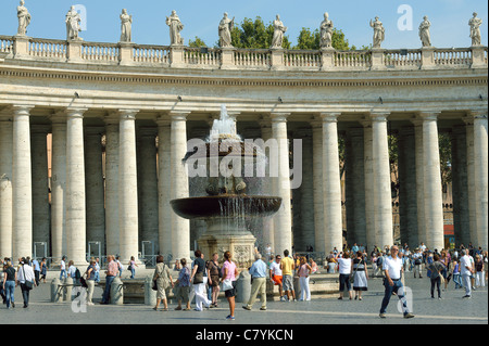 Bernini s Colonnade and fountain Piazza San Pietro Rome Stock Photo