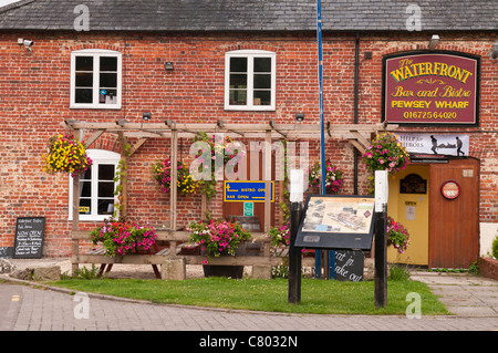 Pewsey Wharf at Kennet and Avon Canal, Pewsey, Wiltshire, UK Stock Photo