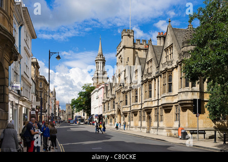 High Street with Brasenose College and University Church of St Mary the Virgin to the right, Oxford, Oxfordshire, England, UK Stock Photo