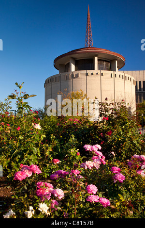 Roses below the Country Music Hall of Fame, Nashville Tennessee USA Stock Photo