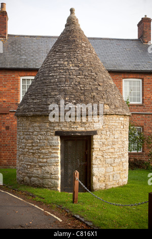 The Old Village Lock Up Gaol or Blind House in Harrold Bedfordshire Stock Photo