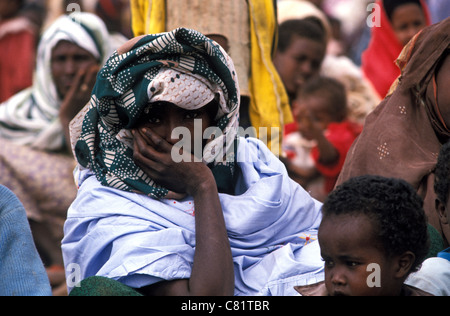 Somali refugees awaiting food distribution at UNHCR camp, Ethiopia Stock Photo