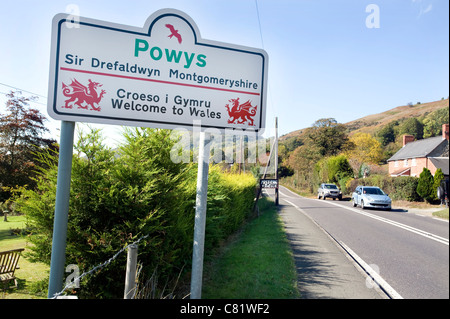 'Welcome to Wales' / 'Croeso i Gymru' sign on the England / Wales border on the A458 at Middletown, near Welshpool. Stock Photo