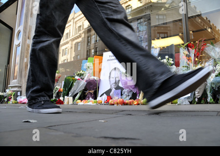 Steve Jobs death memorial shrine Apple Store flowers apples and cards outside the Regent Street store London 7th October 2011 Stock Photo