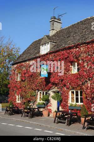 The Swan in the Gloucestershire village of Southrop, England UK Stock Photo