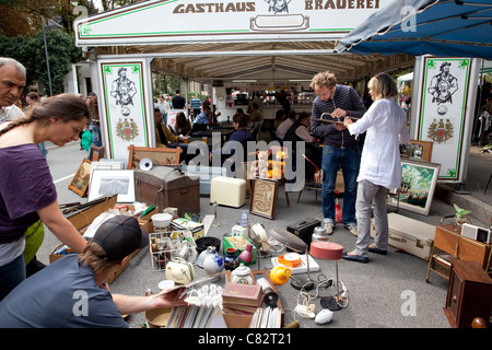 Frankfurt Flea market on Schaumankai Frankfurt Germany. Photo:Jeff Gilbert Stock Photo