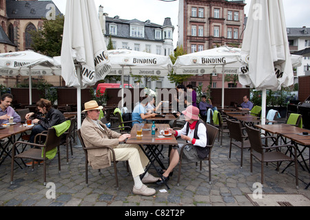 Frankfurt Flea market on Schaumankai Frankfurt Germany. Photo:Jeff Gilbert Stock Photo