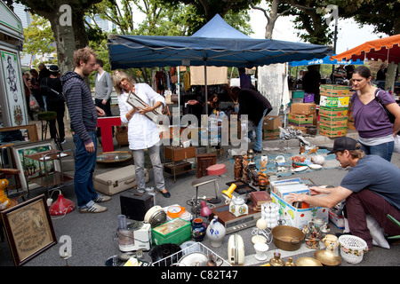 Frankfurt Flea market on Schaumankai Frankfurt Germany. Photo:Jeff Gilbert Stock Photo