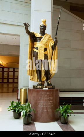 The statue of King Kamehameha The Great in the Wailoa River State ...