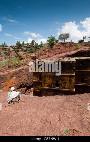 An Orthodox Christian priest at the rock-hewn church Bet Giyorgis in Lalibela, Northern Ethiopia, Africa. Stock Photo