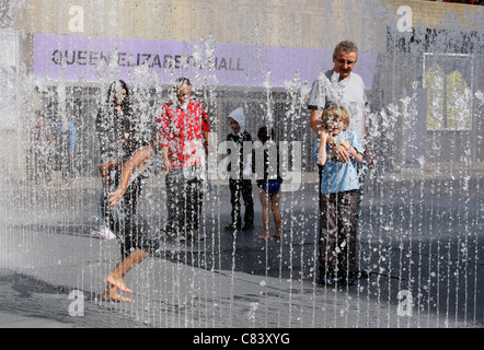 Playing in the Appearing Rooms fountains outside the Queen Elizabeth Hall on London's South Bank Stock Photo