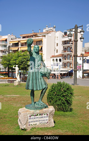 Bronze statue of a woman holding a bunch of grapes by sculptor R.Cuello, Paseo de la Ribera, Sitges, Catalonia, Spain Stock Photo