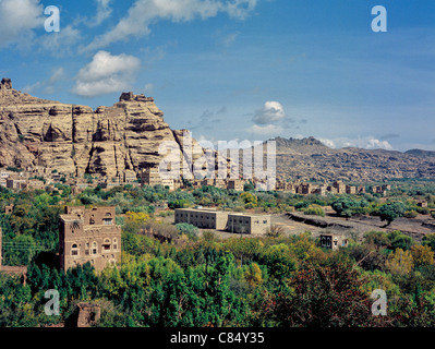 City in the valley of Wadi Dahr, Yemen Stock Photo