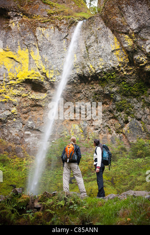 Friends Hiking, Hood River, Oregon, USA Stock Photo