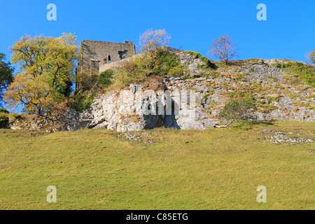 Peveril Castle in Cave Dale, Castleton, Derbyshire, Peak District National Park, England, UK. Stock Photo