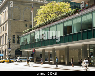 Lever House, 390 Park Avenue, NYC Stock Photo