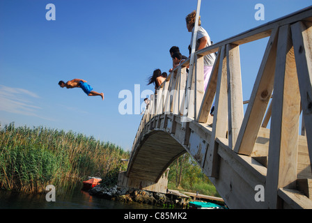 Man jumps off bridge river hi res stock photography and images