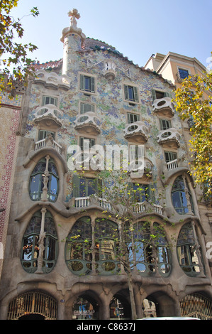 Front facade of Casa Batlló, Passeig de Gràcia, Barcelona, Province of Barcelona, Catalonia, Spain Stock Photo