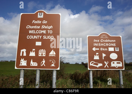 Bilingual English and Gaelic road signs near Aviemore, Cairngorms ...