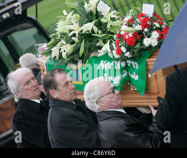 Derek Dougan funeral Stock Photo: 109450129 - Alamy