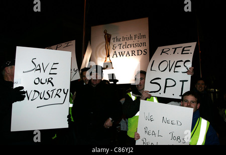 union protestors protesting against the Irish state broadcaster RTE outside the Irish Film and Television awards Stock Photo