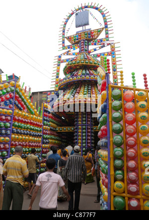 Devotees at 'Karbagan Durga Puja pandal' made of coloured plastic balls in 'Ultadanga', Kolkata (Calcutta), West Bengal, India. Stock Photo