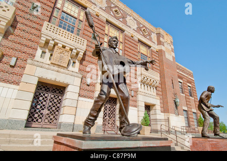 Elvis Presley and James Bolton statues by Eric Kaposta in front of the Municipal Memorial Auditorium and Stage of Stars Museum Stock Photo