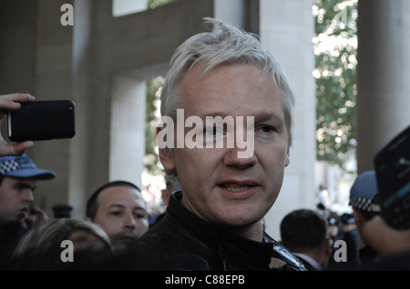 London, UK, 15/10/2011. Julian Assange, founder of WikiLeaks, attends Occupy London demonstration on the steps of St. Paul's. He gave a short speech. Stock Photo