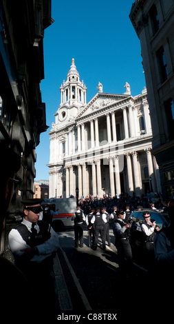 Occupy London Stock Exchange demonstration 15/10/2011. Police control access to the demonstration at St. Paul's Cathedral. KATHY DEWITT Stock Photo