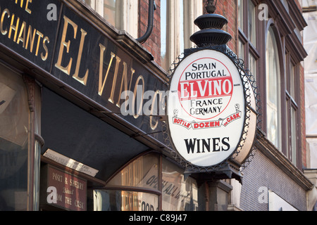 El Vino Fleet street Wine merchants Stock Photo - Alamy