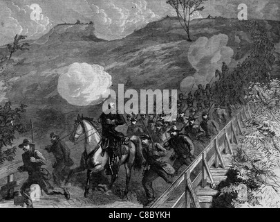 The New York 14th Heavy Artillery crossing Chesterfield Bridge, The Battle of North Anna May 23–26, 1864 USA Civil War Stock Photo