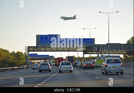 Heavy traffic on M25 Motorway at Junction 14, Surrey, Greater London, England, United Kingdom Stock Photo