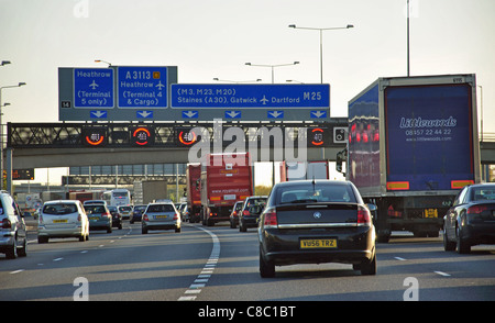 Heavy traffic on M25 Motorway at Junction 14, Surrey, Greater London, England, United Kingdom Stock Photo