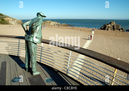 Jacques Tati statue looks out over the beach at Saint-Marc-Sur-Mer, Brittany, France Stock Photo