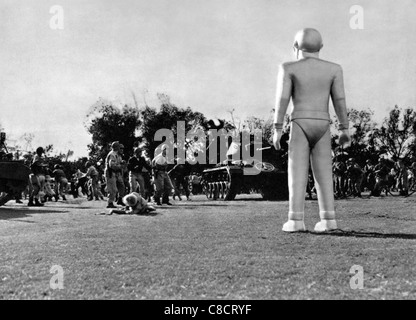 MOVIE SCENE THE DAY THE EARTH STOOD STILL (1951) Stock Photo