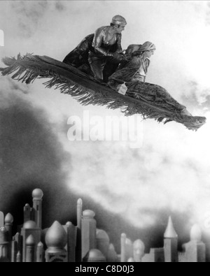 DOUGLAS FAIRBANKS, JULANNE JOHNSTON, THE THIEF OF BAGDAD, 1924 Stock Photo