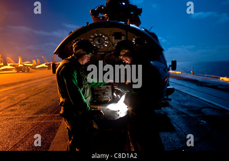 re-pin an auto-flight control on an MH-60S Sea Hawk helicopter assigned to the Eightballers of Helicopter Sea Combat Squadron Stock Photo