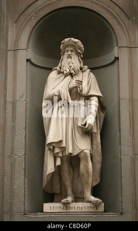 Statue of Leonardo da Vinci at the main facade of The Uffizi Gallery in Florence, Italy. Stock Photo