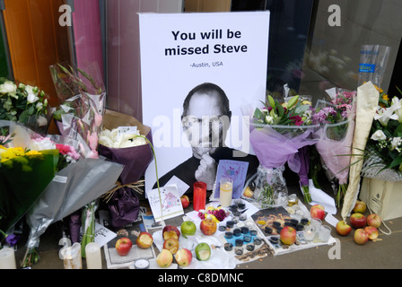 Makeshift memorial to Steve Jobs outside the Apple Store in Covent Garden, London, England Stock Photo