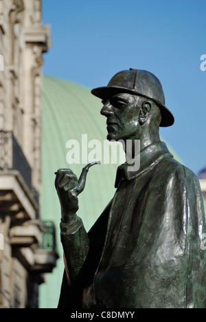 Statue of the fictional detective Sherlock Holmes outside Baker Street underground station, London, England Stock Photo